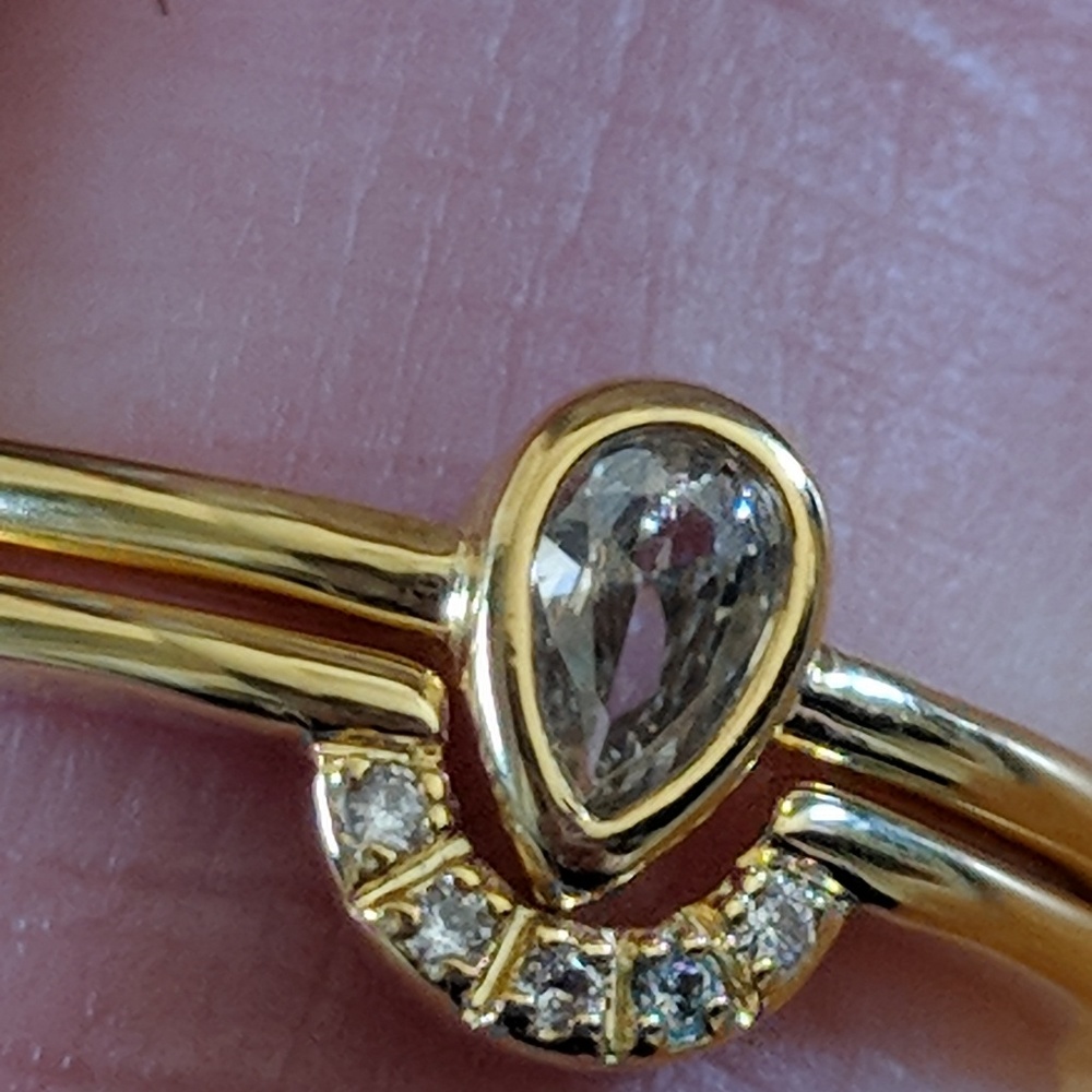 Pear shaped wedding set